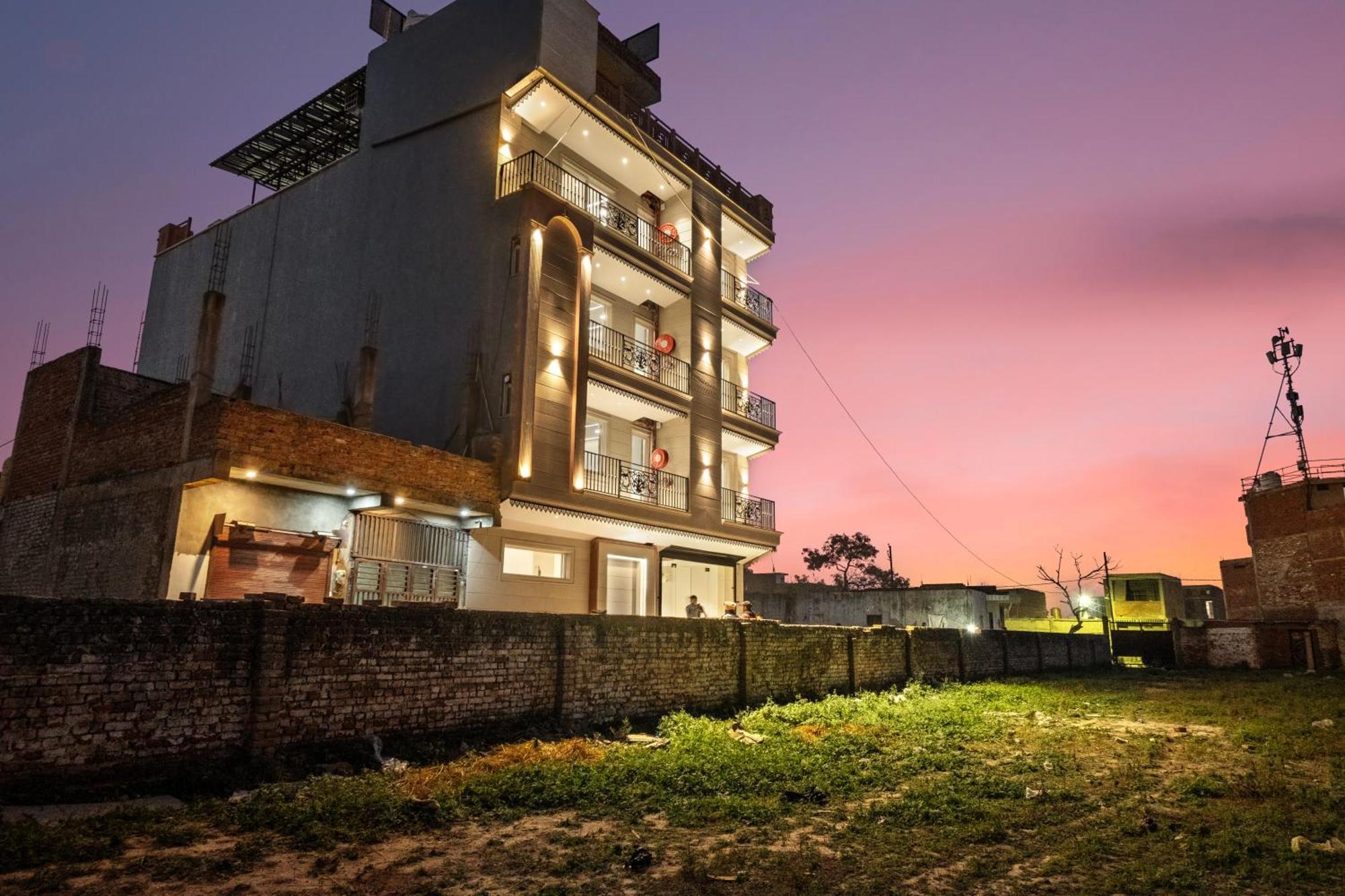 Готель Hari Om Residency 800 Meters From Ram Mandir Ayodhya Екстер'єр фото